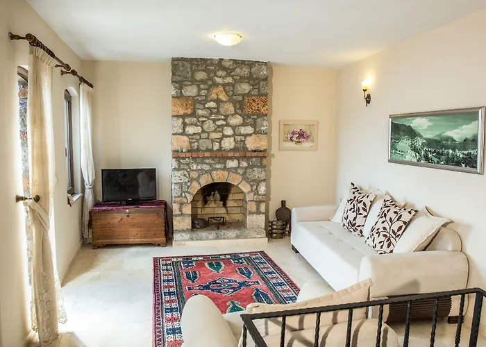 Metis Stone Home